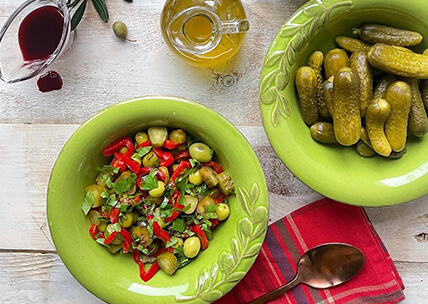 Közlenmiş Biberli Turşulu Zeytin Salatası